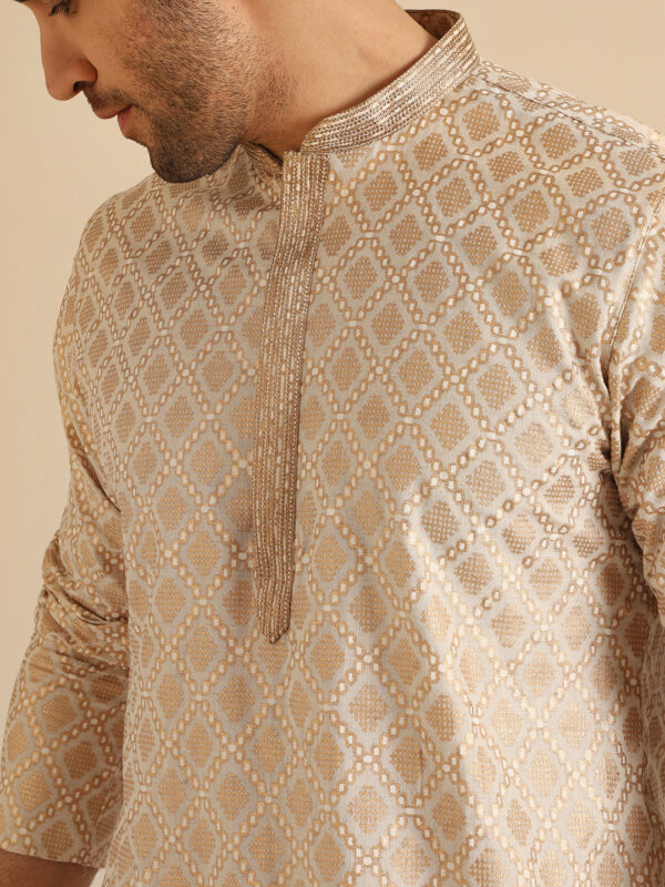 Men Beige & Gold Foil Printed Kurta - Image 2